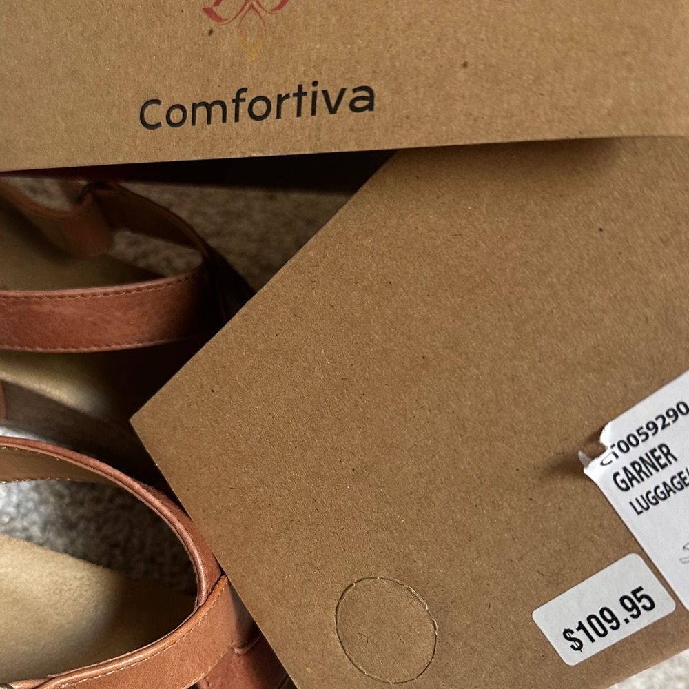 Comfortiva Tan Leather Sandals